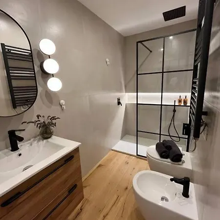 46 Apartment *